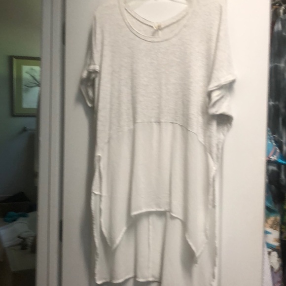 Flowing top.  T shirt and sheen material w slits - Picture 1 of 2